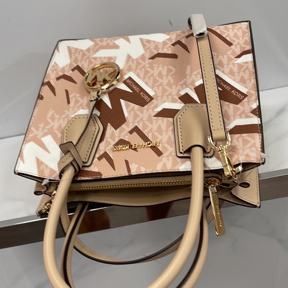 Michael Kors Mercer Medium Leather Messenger Buff Multi - Picture 8 of 16